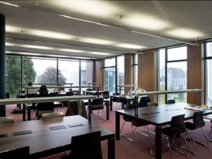Bibliothèque du college de Cork avec webwood – Irlande